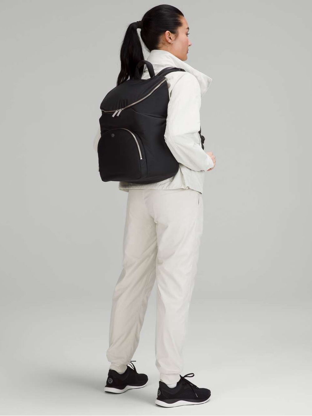 LULULEMON NEW PARENT BACKPACK 17L — BLACK - Picture 3 of 11